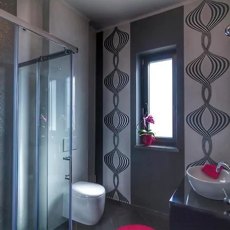 Flora With Swimming Pool Apartment *