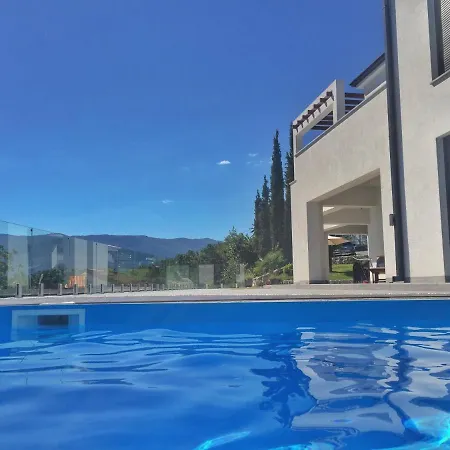 Flora With Swimming Pool *